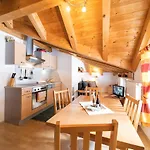 Gundi Daire Pettneu am Arlberg